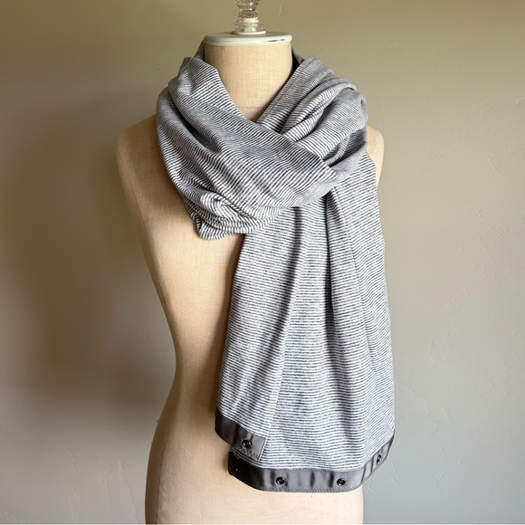 Lululemon Vinyasa Scarf - Picture 2 of 6